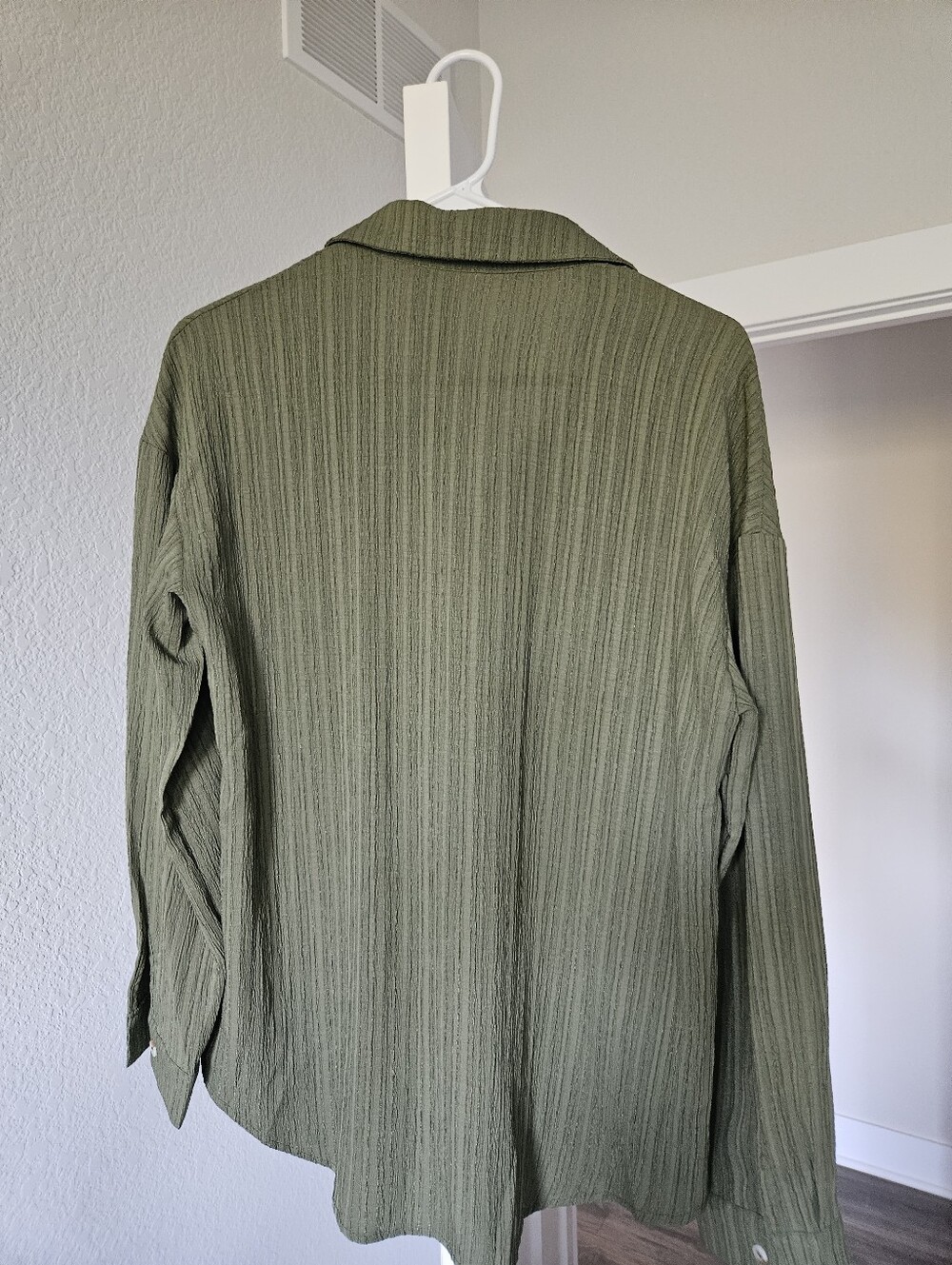 New Green Button Up - Picture 4 of 5